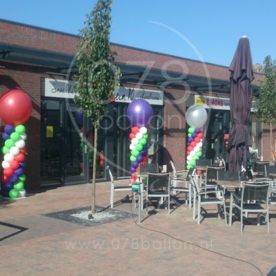 Ballonpilaren opening winkelplein (okt. 2015)